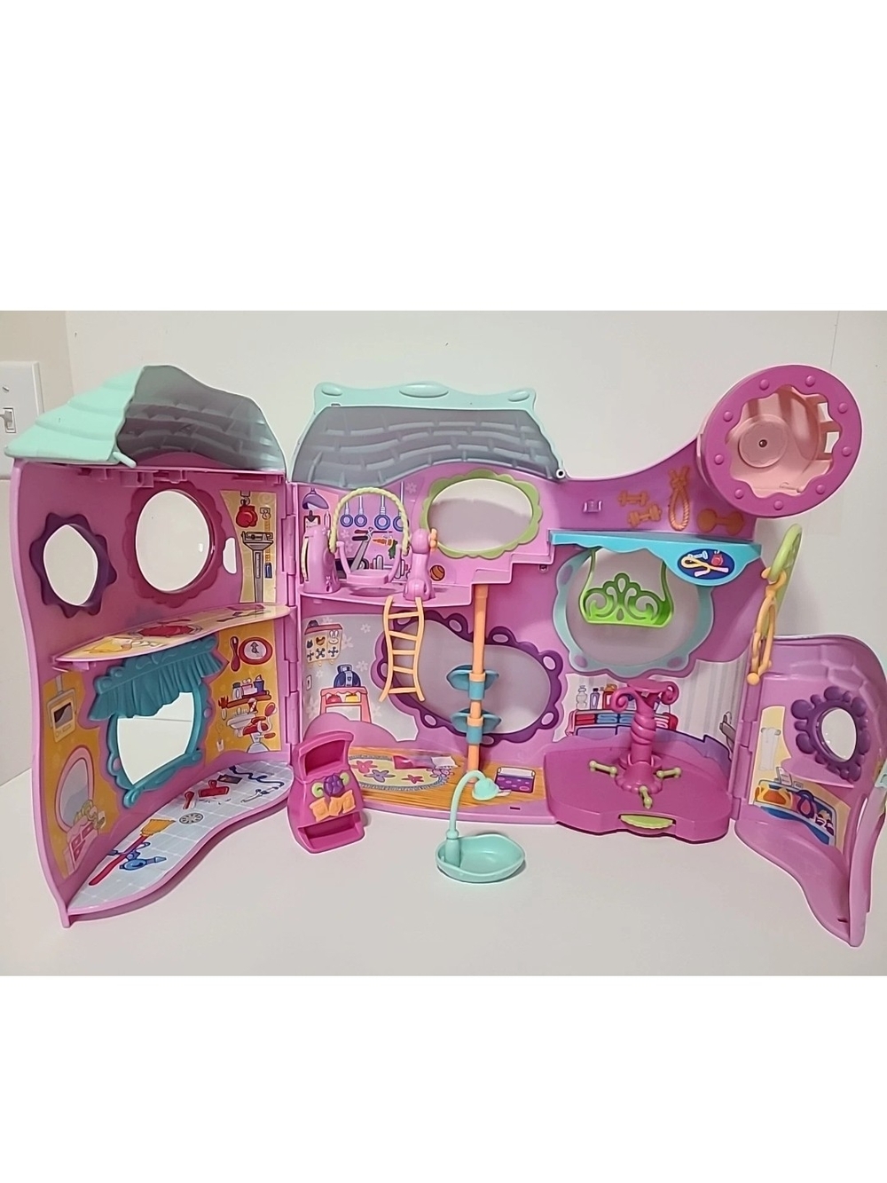 Littlest Pet Shop Tail Waggin’ Fitness Club Playset